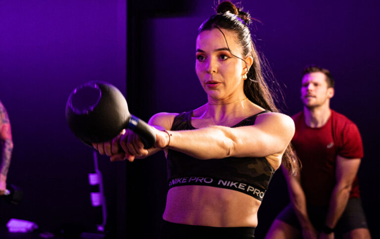 Adhérente kettlebell swing